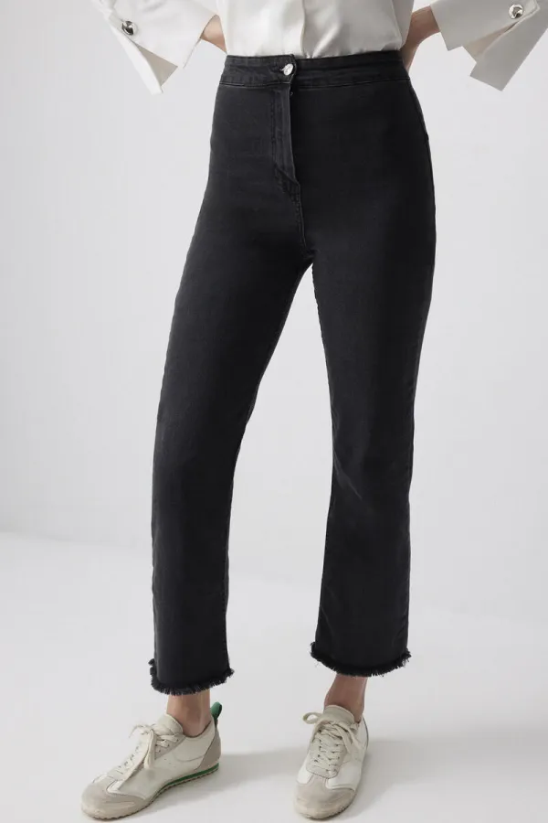 DENIM PANTS WITH FRINGED HEM