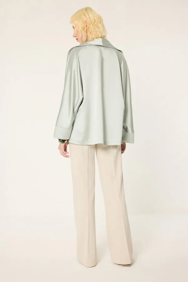 VESTE EN SATIN AVEC CEINTURE EN CUIR