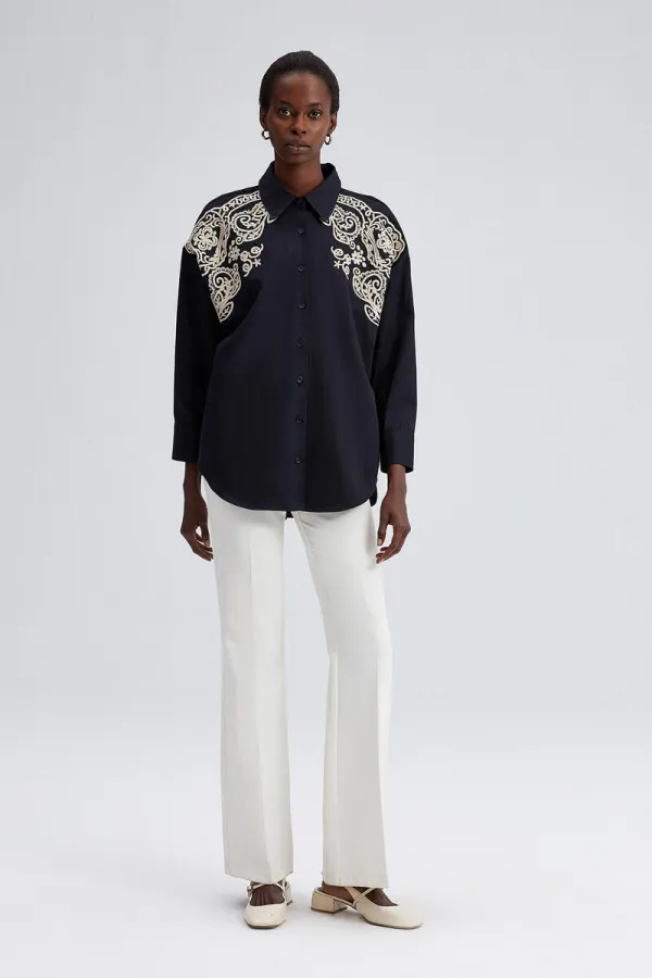 OVERSIZE SHIRT WITH EMBROIDERED FRONT