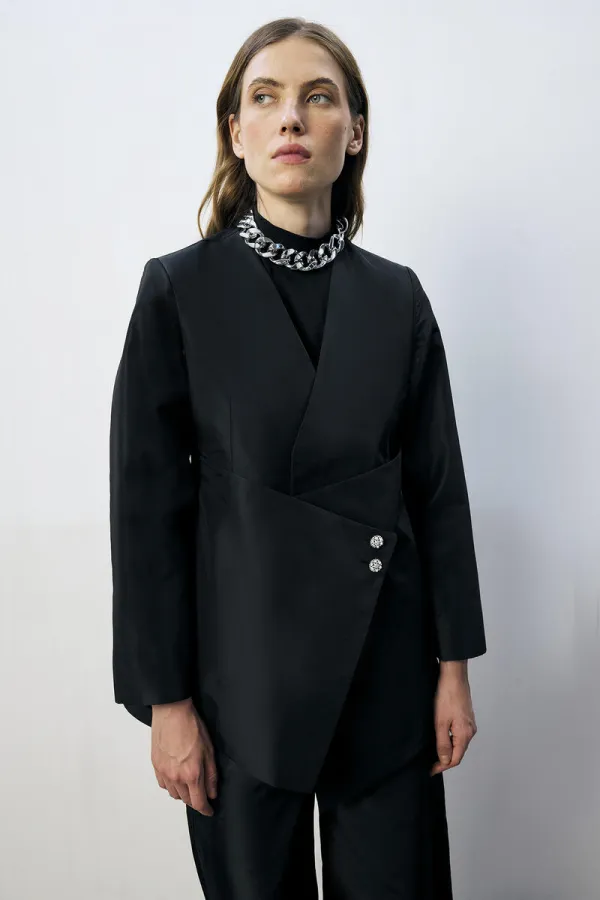 ENSEMBLE VESTE ET PANTALON ASYMÉTRIQUE AVEC DÉTAIL DE BOUTONS