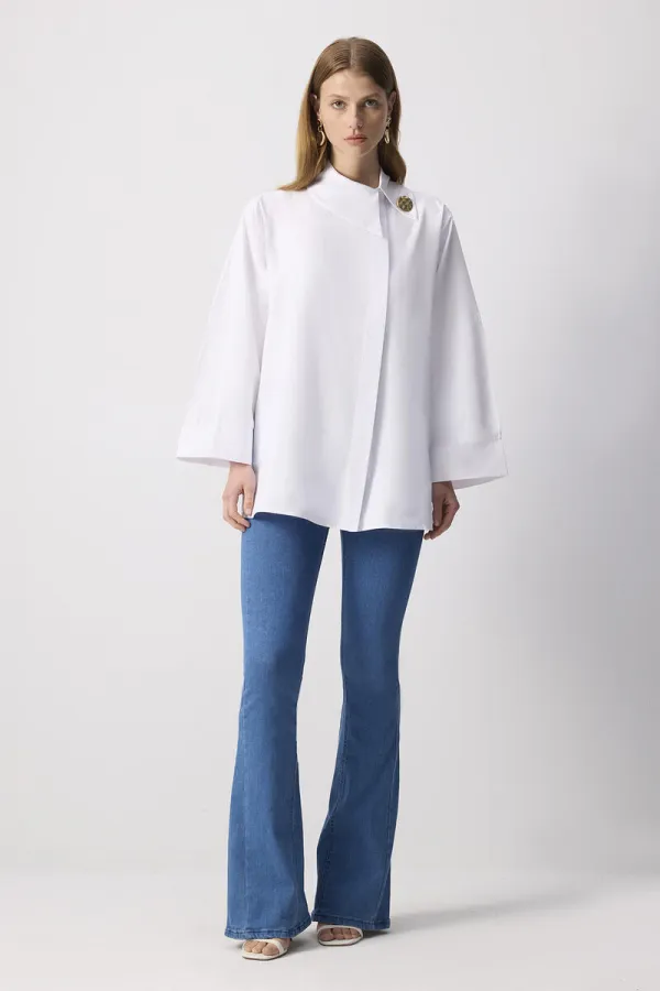 CHEMISE EN POPLINE ASYMÉTRIQUE CHEMISE EN POPLINE ASYMÉTRIQUE