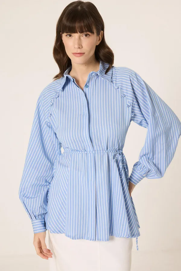 CHEMISE À RAYURES AVEC DÉTAILS DE BOUTONS