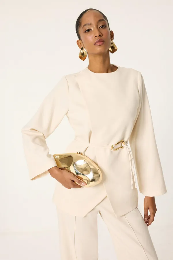 Ensemble tunique et pantalon asymétrique avec détail de ceinture