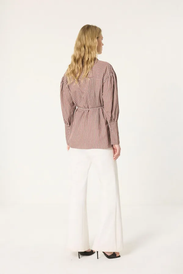 CHEMISE À RAYURES AVEC DÉTAILS DE ROSE