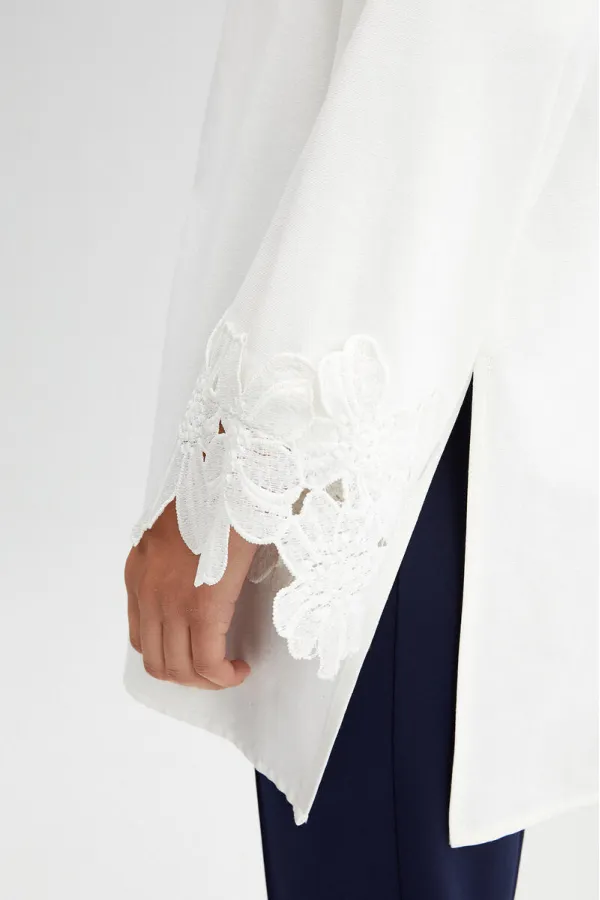 SHIRT WITH LACE DETAILS