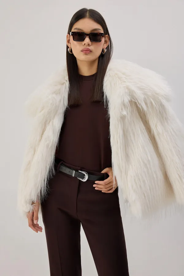 DİK YAKA KOLSUZ İÇLİK