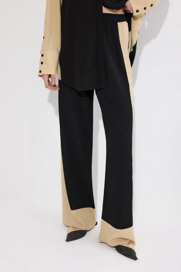 ENSEMBLE DE COULEURS CONTRASTÉES