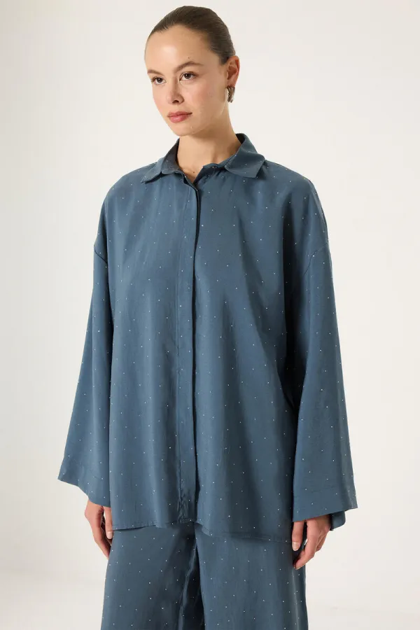 ENSEMBLE CHEMISE ET PANTALON EN MODAL ORNÉ DE PIERRES ENSEMBLE CHEMISE ET PANTALON EN MODAL ORNÉ DE PIERRES