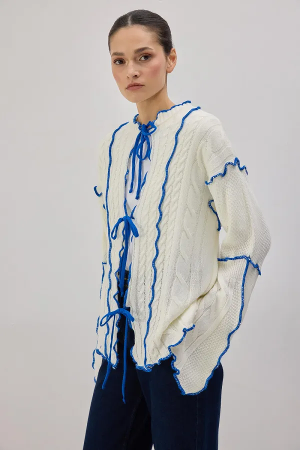 KONTRAST BİYELİ TRİKO HIRKA