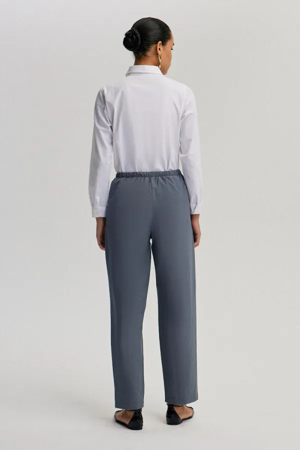 Relax fit trousers with elastic waistband Relax fit trousers with elastic waistband
