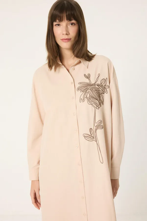 ROBE CHEMISE BRODÉE À TEXTURE NATURELLE