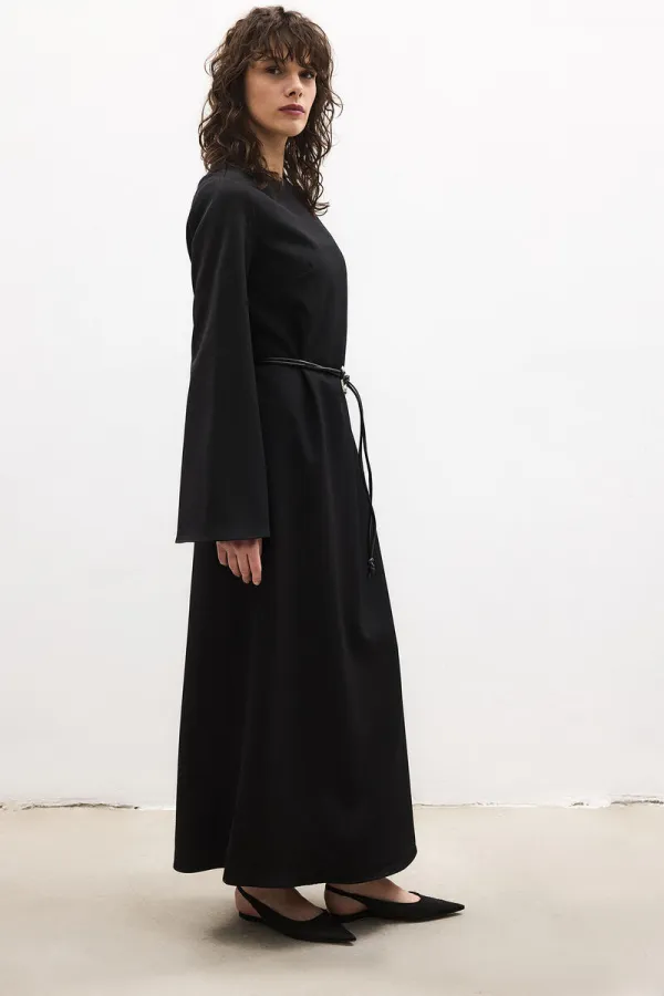 ROBE EN CRÊPE CEINTURE