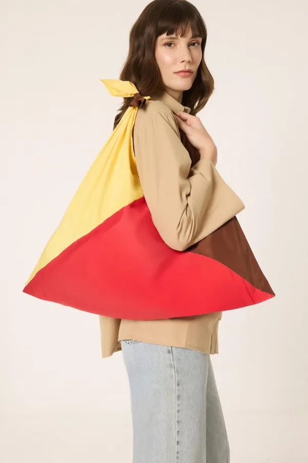 ÇOK RENKLİ ÜÇGEN ÇANTA