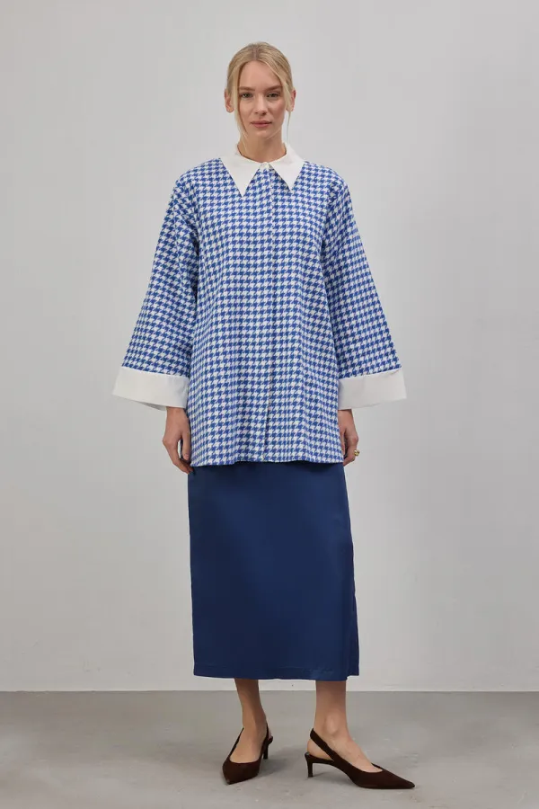 CHEMISE À COL ASYMÉTRIQUE AVEC TWEET