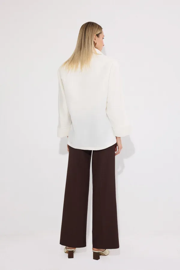 VESTE EN SATIN AVEC CEINTURE EN CUIR