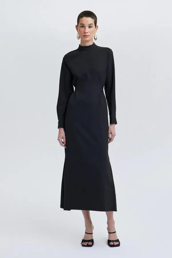 ROBE EN CRÊPE CEINTURE