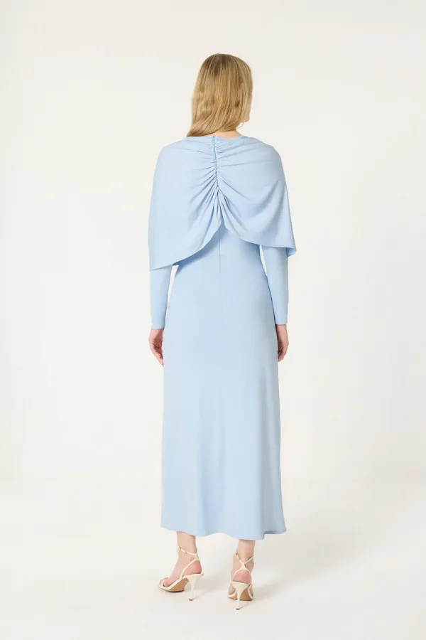 ROBE EN MAILLE AVEC DÉTAIL DE BOUCLE