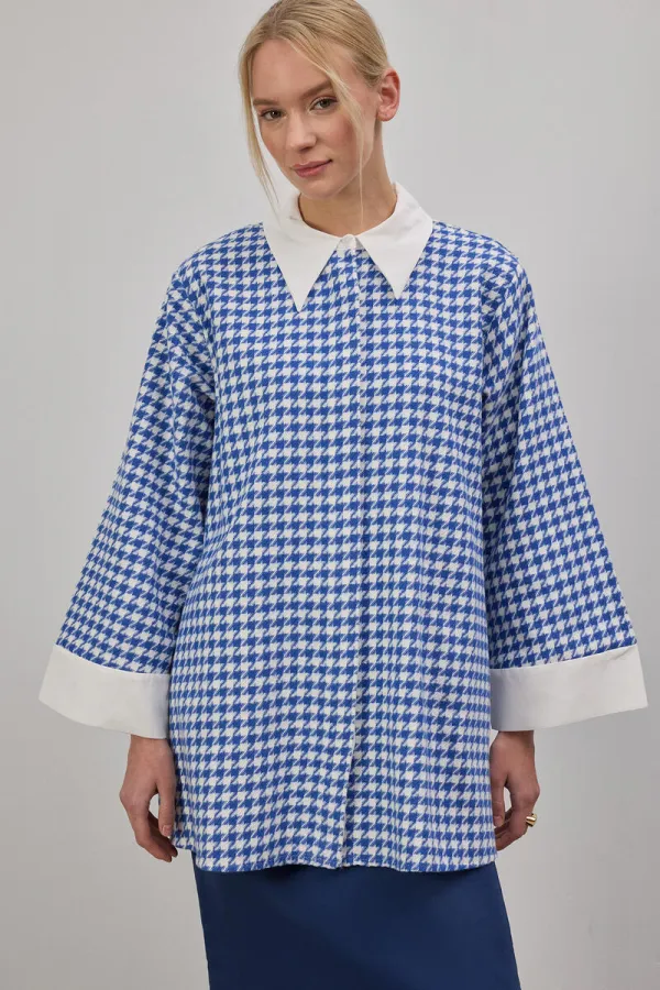 CHEMISE À COL ASYMÉTRIQUE AVEC TWEET