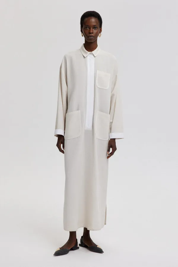 ROBE EN LIN TEXTURÉ AVEC DÉTAILS À RAYURES