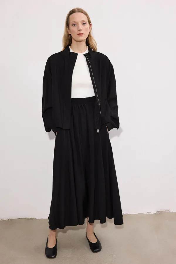 Ensemble veste et jupe drapées en cupra