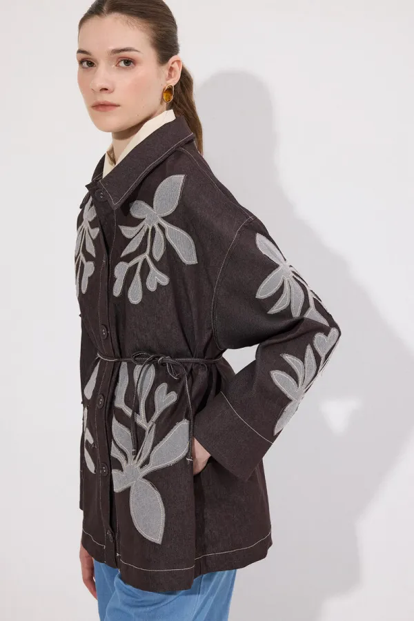 APLİKE NAKIŞLI  KEMERLİ DENİM CEKET