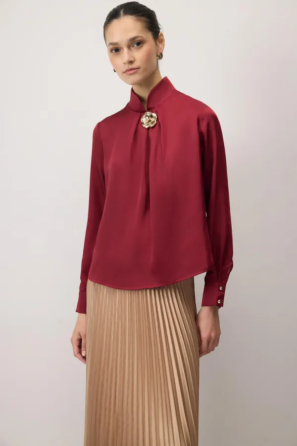 BLOUSE WITH ROSE BROOCH BLOUSE WITH ROSE BROOCH