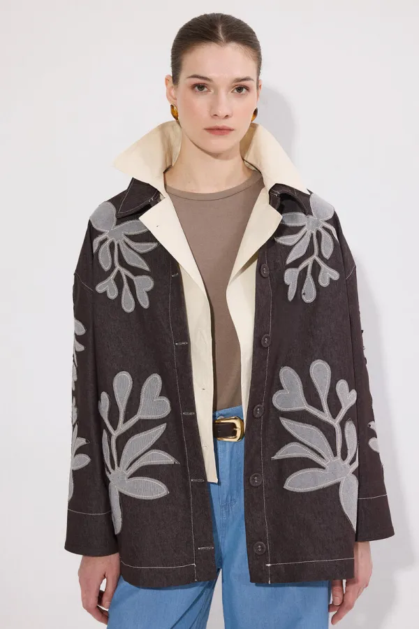 APLİKE NAKIŞLI  KEMERLİ DENİM CEKET