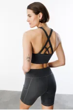Soutien-gorge de sport légèrement rembourré avec détail au dos (CROSS-TOP)