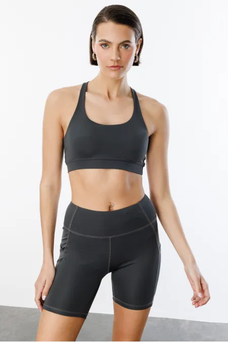 Soutien-gorge de sport légèrement rembourré avec détail au dos (CROSS-TOP)