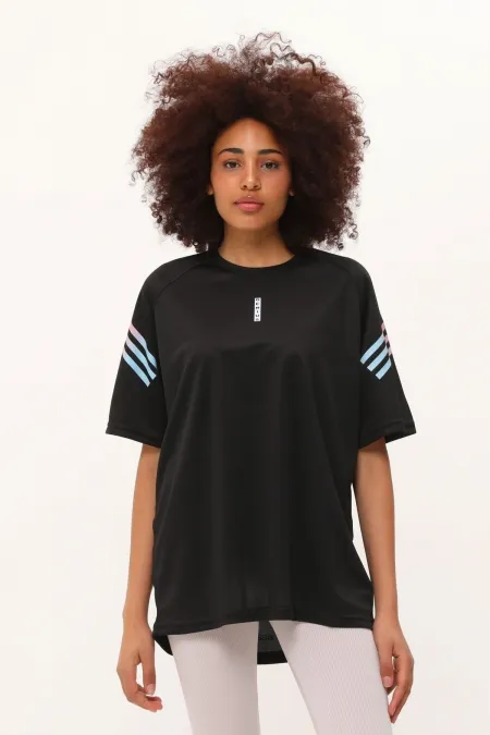 T-shirt de sport imprimé pour femme, idéal pour le fitness et l'entraînement.