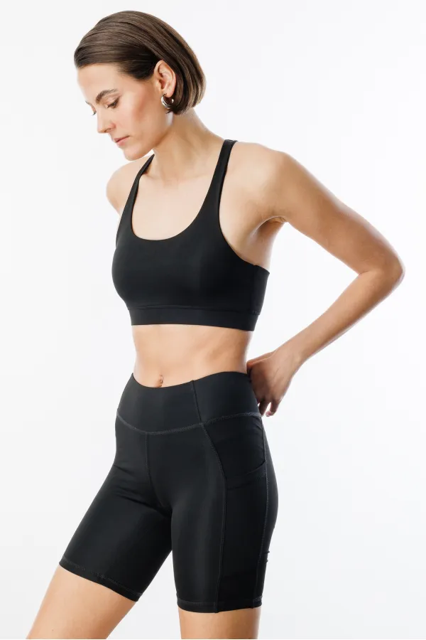 Soutien-gorge de sport légèrement rembourré avec détail au dos (CROSS-TOP)