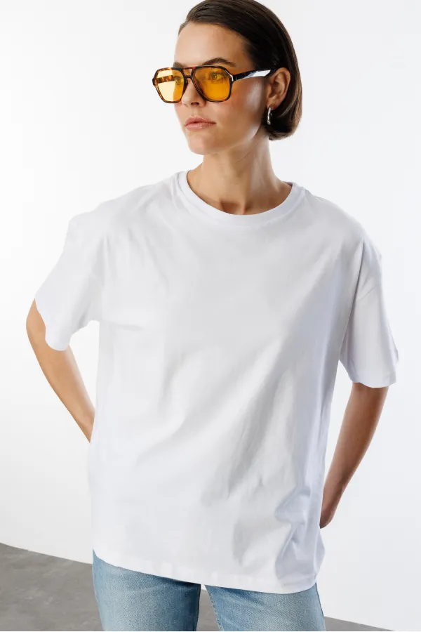 Kadın %100 Organik Pamuklu Kalın Dokulu Oversize Fit Yuvarlak Yakalı T-shirt KADIN-OVERSIZE-T-SHIRT
