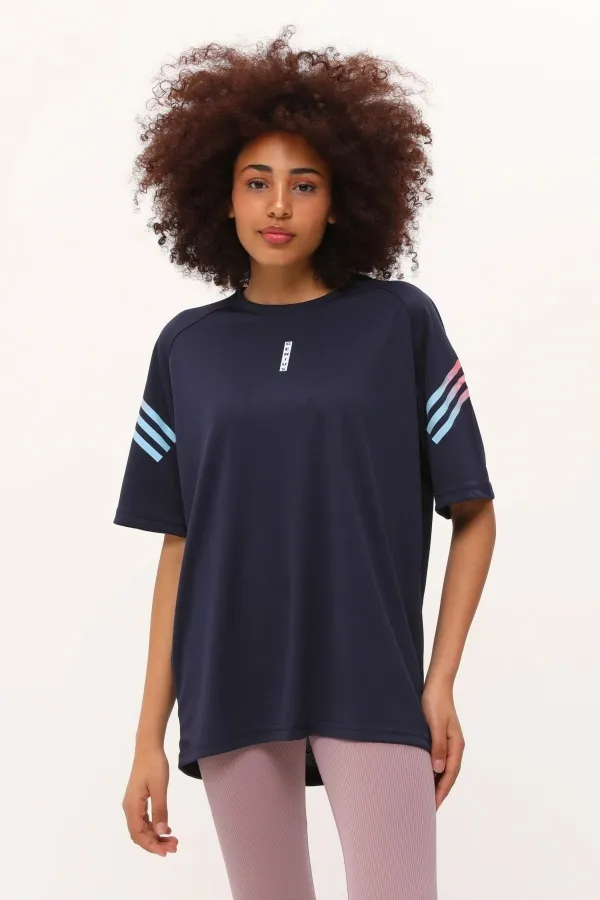 T-shirt de sport imprimé pour femme, idéal pour le fitness et l'entraînement.