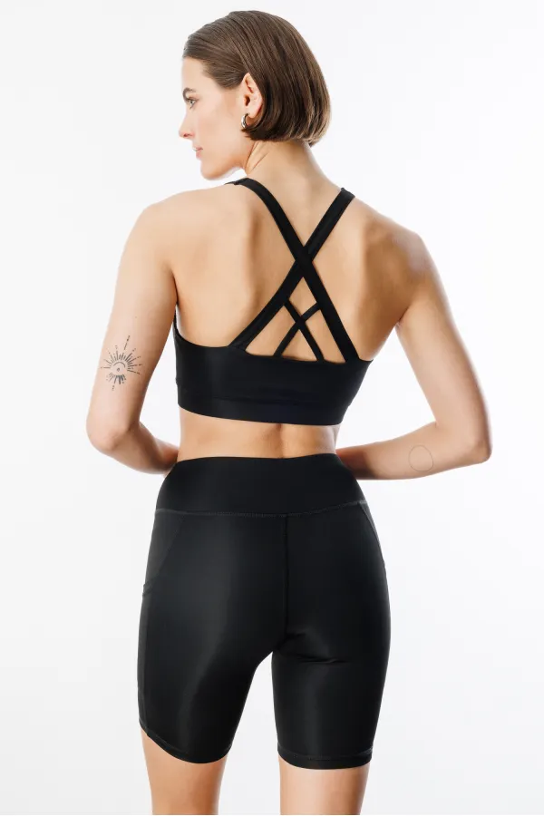 Soutien-gorge de sport légèrement rembourré avec détail au dos (CROSS-TOP)