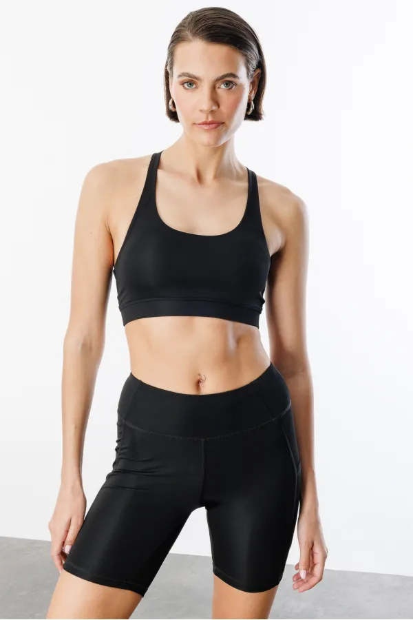 Soutien-gorge de sport légèrement rembourré avec détail au dos (CROSS-TOP)