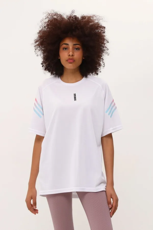 T-shirt de sport imprimé pour femme, idéal pour le fitness et l'entraînement.