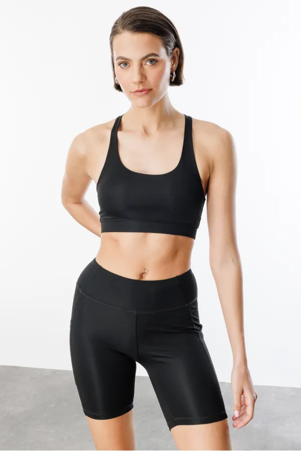 Soutien-gorge de sport légèrement rembourré avec détail au dos (CROSS-TOP)
