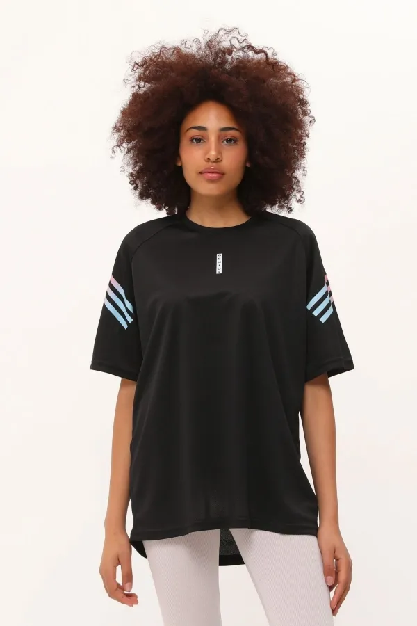 T-shirt de sport imprimé pour femme, idéal pour le fitness et l'entraînement.
