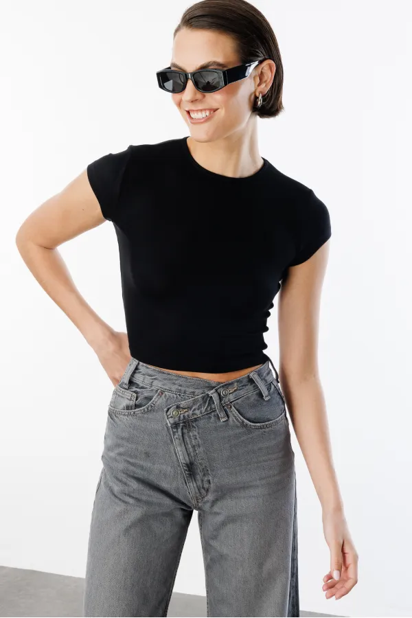 Women's Short-Sleeved Crop T-shirt CROP-T-SHIRT