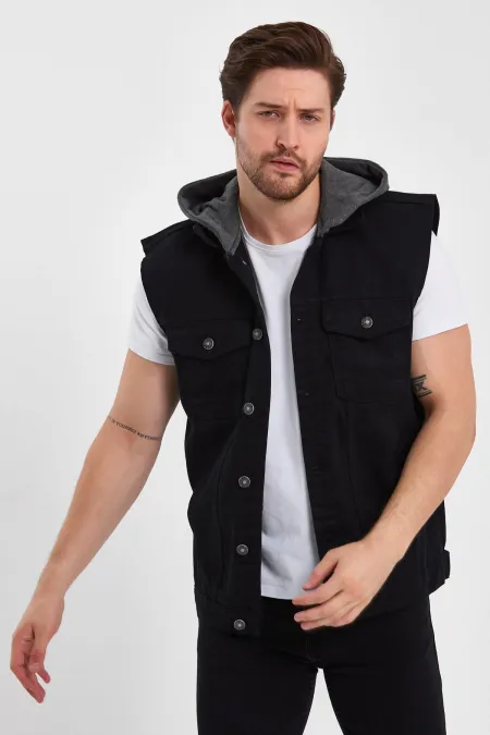 Gilet en jean à capuche imprimé texte pour homme