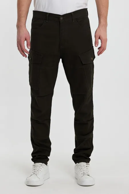 Pantalon cargo flexible pour homme avec détails cousus et poches