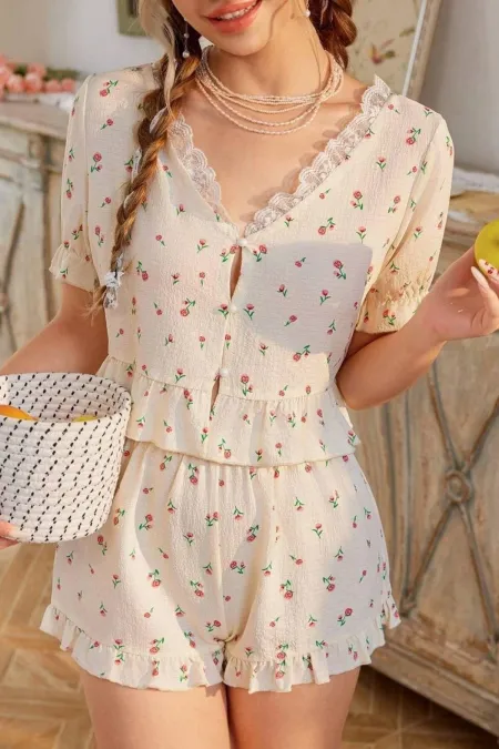 Çiçek Baskılı Dantel Detaylı Fırfırlı Pijama Takımı