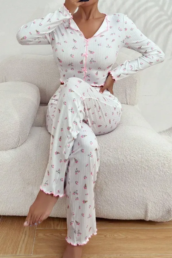 V Yaka Baskılı Fiyonk Detaylı Uzun Pijama Takımı