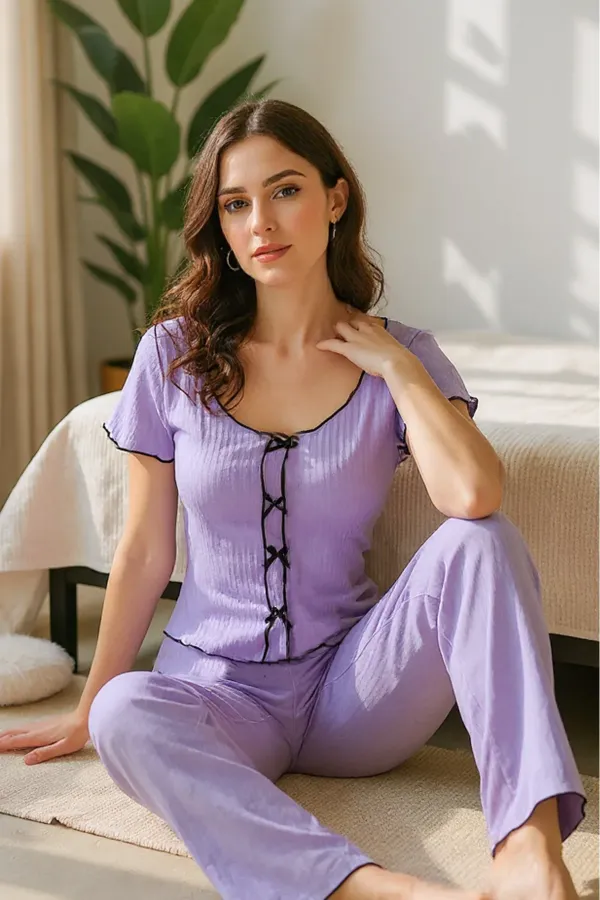 Ensemble de pyjama à manches courtes en coton lilas avec nœud détaillé