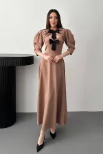 Robe longue décolletée à imprimé camel et nœud décoratif