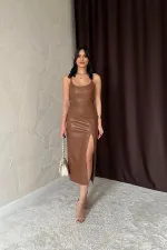 Robe en cuir marron dos nu en gros