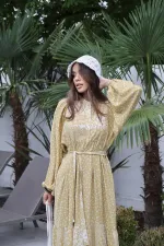 Robe à col juge avec ceinture et motif floral jaune en gros