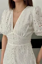 Toptan Beyaz Büzgü Detaylı Dantelli Brode Elbise