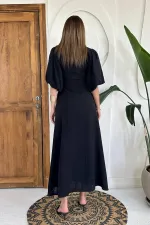 Robe en mousseline noire avec ceinture en gros