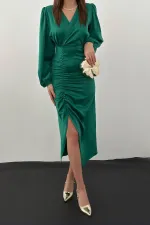 Robe en satin émeraude à col en V en gros